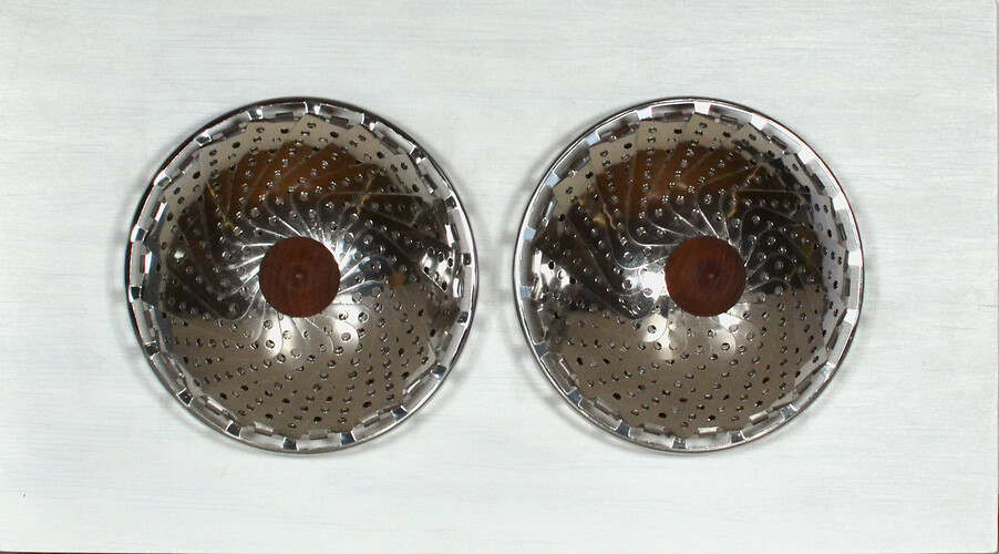 Anette Voigt: Madonna. Haushaltssieb/ div. Materialien 
(Ex. 8/12)
22cm mal 40 cm 
1993