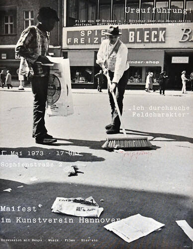 Joseph Beuys: Plakat, Kunstverein Hannover 1973 Beuys beim „Ausfegen“ des Karl-Marx-Platzes in Berlin Neukölln am 1.Mai 1972. s/w Offsettlitographie/ 
signiert 
81cm mal 59,5cm 
1973